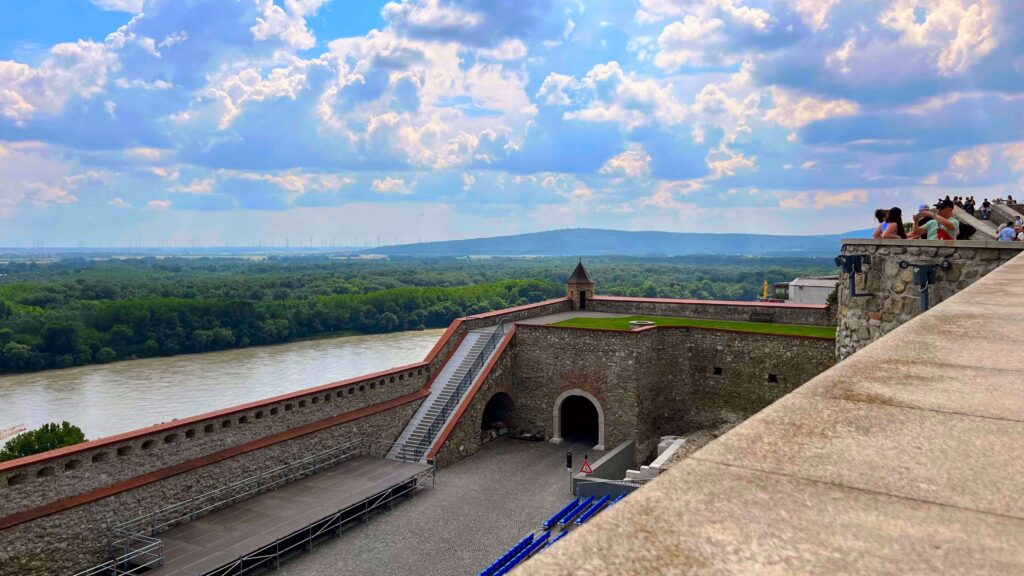 Bratislava vue danube du chateau2